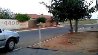 Увидел деньги на дороге - смотреть видео (0:26)