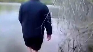 Рыбалка сачком - смотреть видео (0:31)