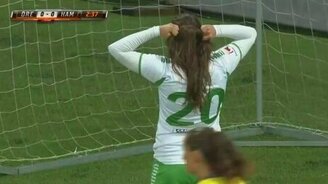 Такой вот женский футбол - смотреть видео (0:53)