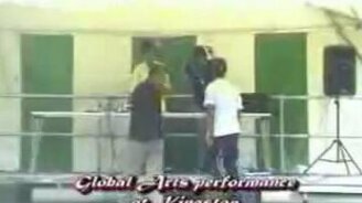 Лунная походка на коленях - смотреть видео (0:36)