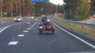 Самый виртуозный мотоциклист - смотреть видео (0:22)