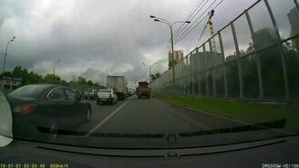 Отлично сработал после отказа тормозов - смотреть видео (1:01)