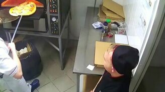 Неуклюжие пекари и пицца - смотреть видео (1:13)