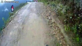 Как глупцу стать героем - смотреть видео (0:37)