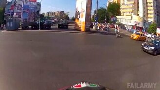 Как не надо себя вести на дороге - смотреть видео (0:08)