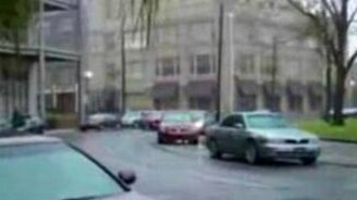 Дрифтинг по кольцу - смотреть видео (0:18)