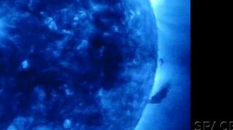 Гигантский смерч на Солнце - смотреть видео (1:14)