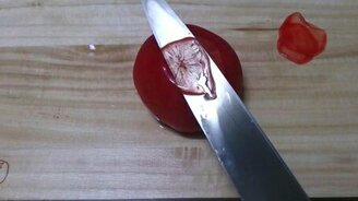 Тонкая нарезка помидора - смотреть видео (2:03)