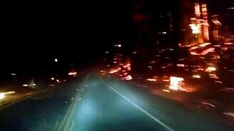 Дорога через горящий лес - смотреть видео (1:32)