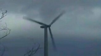 Ветрогенератор против урагана - смотреть видео (0:29)