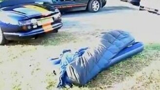 Разбудили при помощи автомобиля - смотреть видео (0:46)