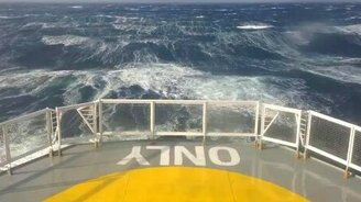 Штормовые волнения Каспийского моря - смотреть видео (3:34)