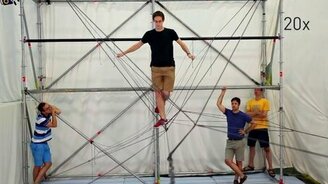 Верёвочный мост посредством дронов - смотреть видео (3:26)