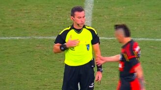 Спортсмену не понравилось решение судьи - смотреть видео (0:04)