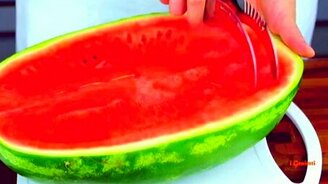 Оригинальный нож для резки арбуза - смотреть видео (0:39)