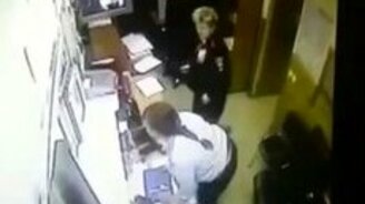 И таки убежал ведь! - смотреть видео (0:42)