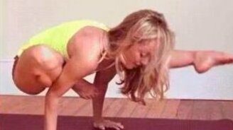 Котёнок йогини - смотреть видео (0:11)