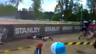 Зрелищный перелёт через барьер - смотреть видео (0:18)