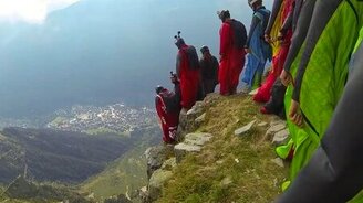 Экстремалы-прыгуны с гор - смотреть видео (1:45)