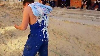 Дурачок и монтажная пена - смотреть видео (0:46)