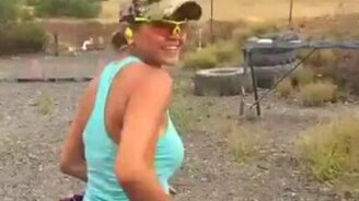 Шесть ловких женских выстрелов - смотреть видео (0:14)