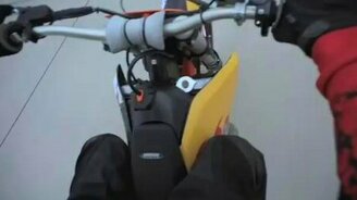 Мотоциклист: трюк с грузовиком - смотреть видео (0:38)