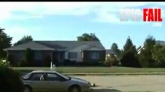 Не перескочил через капот - смотреть видео (0:11)