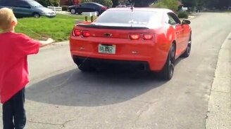 Вырываем зуб при помощи спорткара - смотреть видео (0:28)