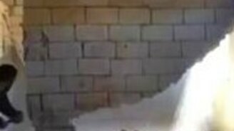 Опасный снос стены - смотреть видео (1:44)