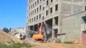 Небезопасный снос дома - смотреть видео (0:18)