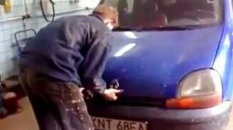 Операция: открыть капот - смотреть видео (1:25)