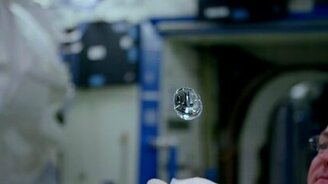 Опыт с водой в невесомости - смотреть видео (1:13)