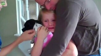 Слёзы радости от подарка - смотреть видео (1:23)