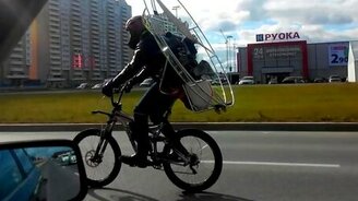 Современный Карлсон на велике - смотреть видео (2:01)