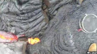 Как происходит сбор вулканической лавы - смотреть видео (1:17)