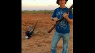 Внимание на второй план! - смотреть видео (0:13)