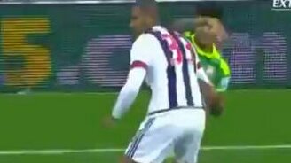 Деликатный футболист - смотреть видео (0:10)