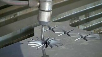 Резка металла водой - смотреть видео (1:58)