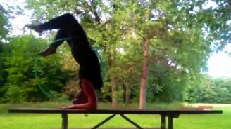 С йогой будьте осторожны - смотреть видео (1:00)