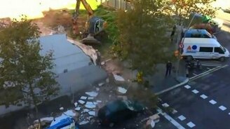 Неосторожный взмах ковшом - смотреть видео (0:26)