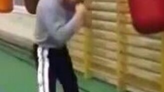 80-летний боксёр - смотреть видео (0:47)