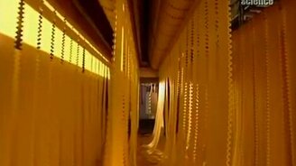 Как это делается - производство макарон - смотреть видео (4:51)