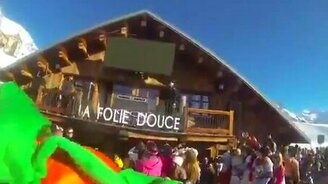 Летящая бутылка всё испортила - смотреть видео (0:27)