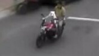 Пёс катает хозяина на мотоцикле - смотреть видео (0:20)