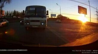 Лихой водитель ПАЗика - смотреть видео (0:28)