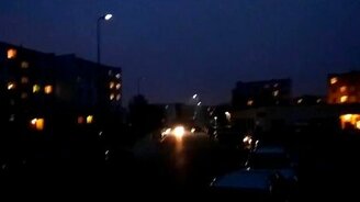 Светомузыка в вечернем дворе - смотреть видео (0:26)