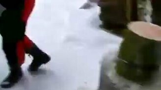 Как умело расколоть сухой пенёк - смотреть видео (0:48)