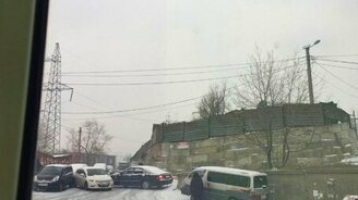Во Владивостоке снова гололёд - смотреть видео (1:50)
