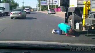 Спасение кошек и котят на дороге - смотреть видео (6:05)