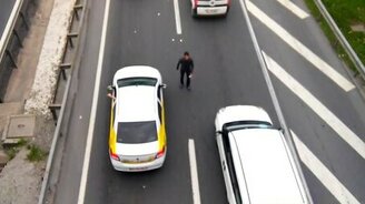 Некультурная раздача рекламы - смотреть видео (0:54)